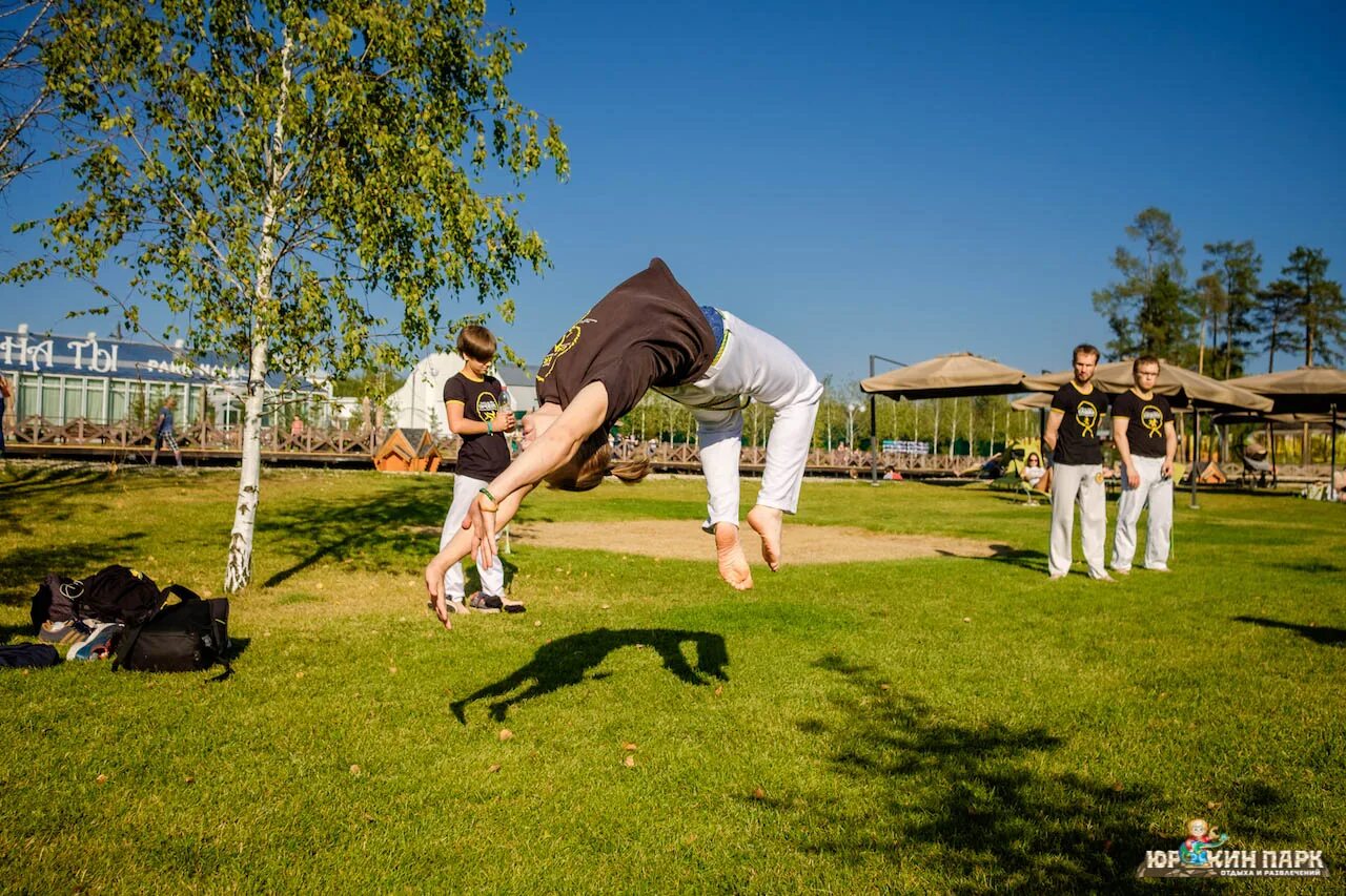 Российский центр капоэйры в кирове. Форма капоэйра. Капоэйра киров спасская 67. Капоэйра для детей. Киров капуэйро.