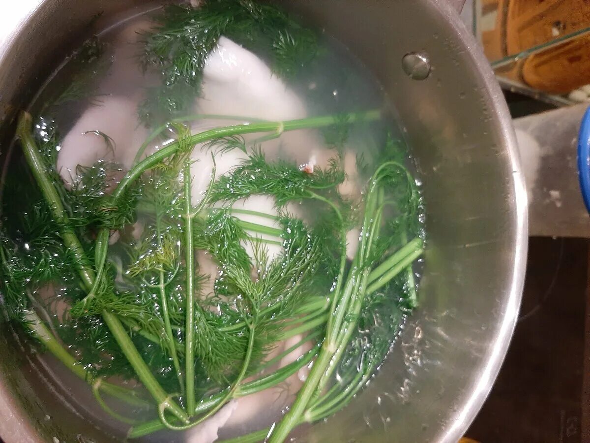 Люди сваренные в кипятке. Как варить сахар на воде в домашних условиях рецепт. Варятся в кипятке закаточные крышки. Кипяток посуда. Сварил кипятком.