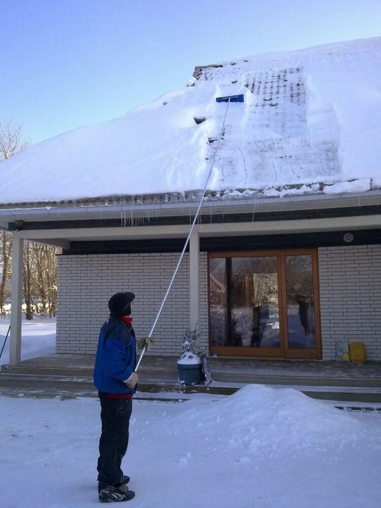 Скребок для уборки снега с крыши с тканью 1,9-6,3м 11646. Приспособление для уборки снега с крыши. Приспособление для очистки снега с крыши. Скребок для уборки снега с крыши. Для очистки снега с крыши