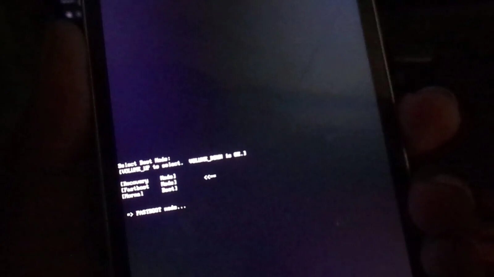 Черный экран на андроиде что делать. Экран fast Boot. Экран при включении телефона. Экран Fastboot на телефонах андроида. Надпись Fastboot.