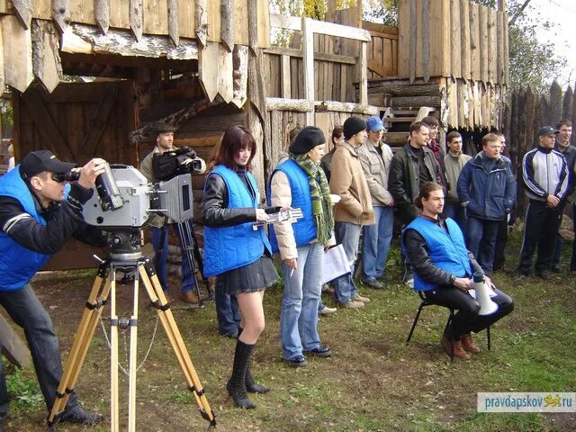 Найти съемочная группа. Съемочная группа. съемочная площадка. дети на съемочной площадке. одежда съемочной группы.