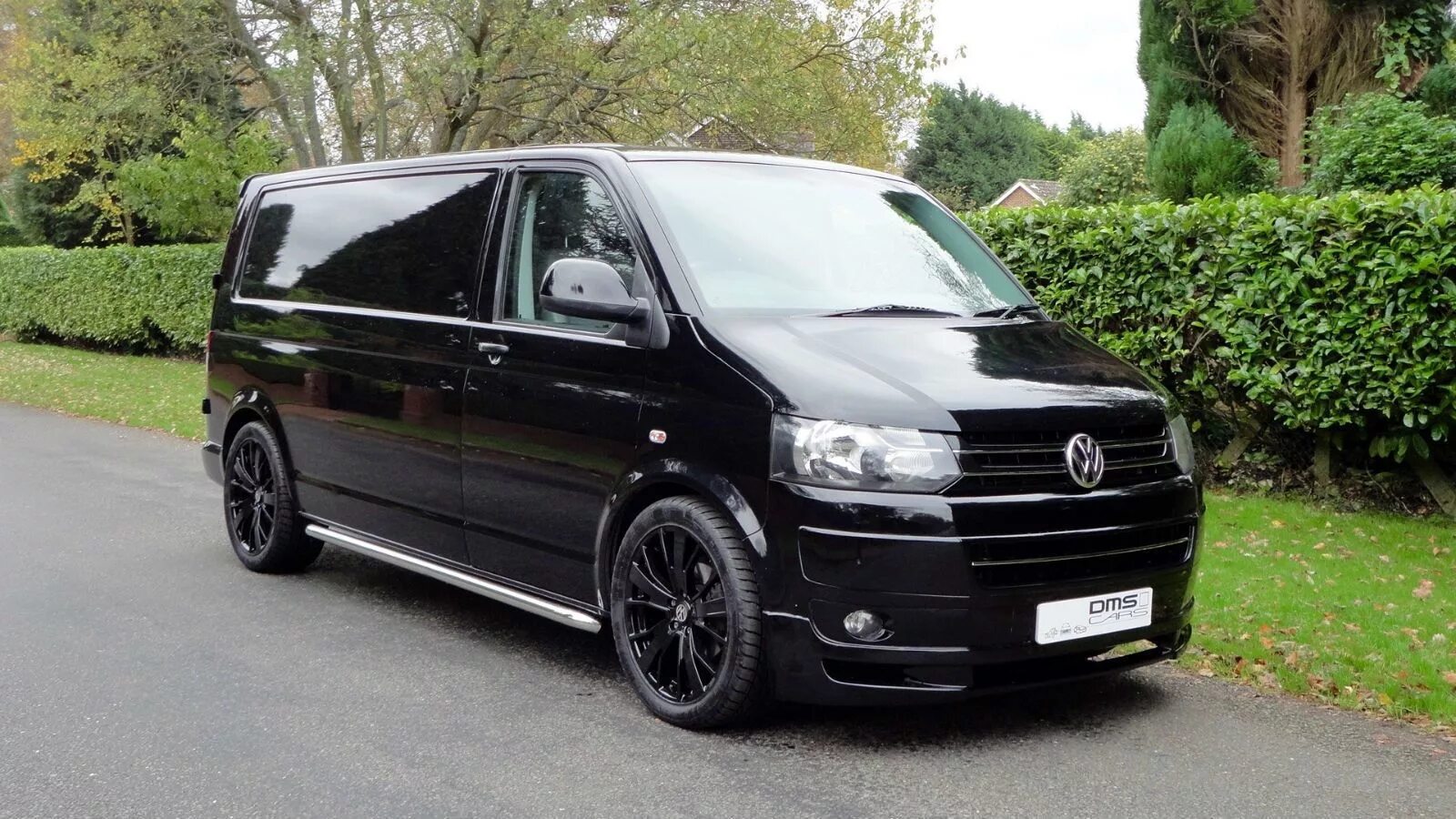 Фольксваген Transporter t5. Volkswagen Multivan t5 Black. Фольксваген Транспортер т5 черный. Volkswagen Transporter t5 чёрный.