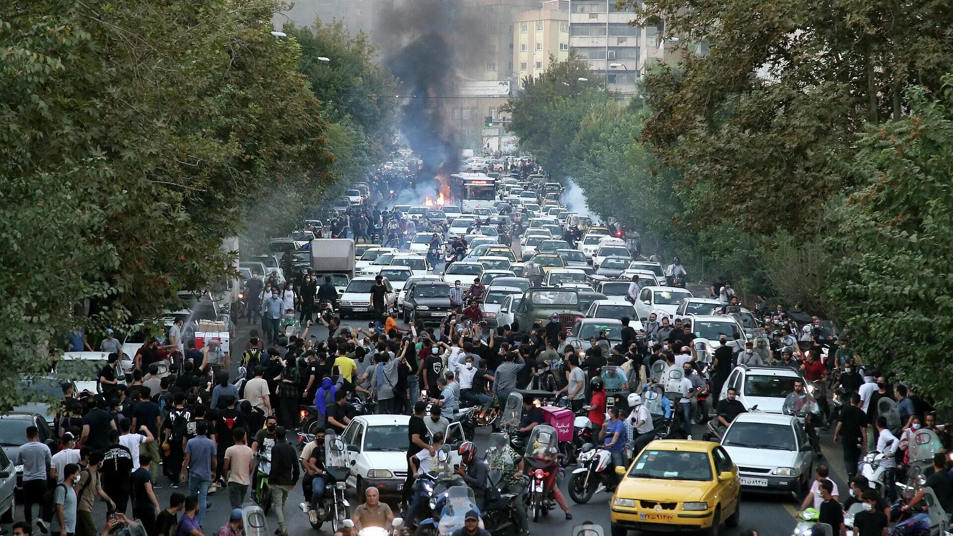 Что случилось 3 мая 2023. Митинги в Иране 2022.