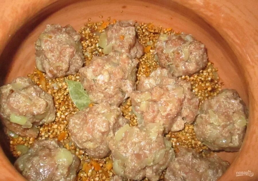 Рецепт свинины с гречкой в духовке. Тефтели с гречкой в духовке. гречневая каша с тефтелями в духовке. каша гречневая с тефтелей. гречка с фаршем в духовке.