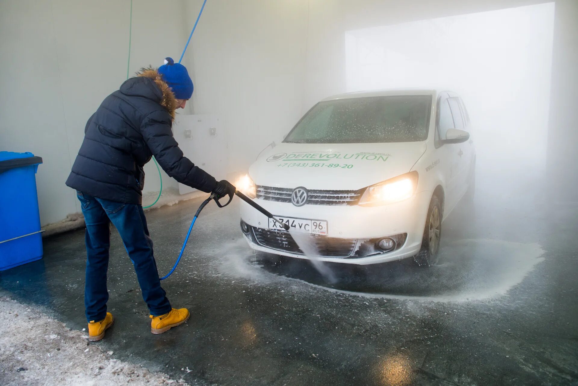 Чистота автомобиля. Мойка автомобиля. Зимняя мойка автомобиля. Мойка автомобиля зимой. Уборочно моечные работы.