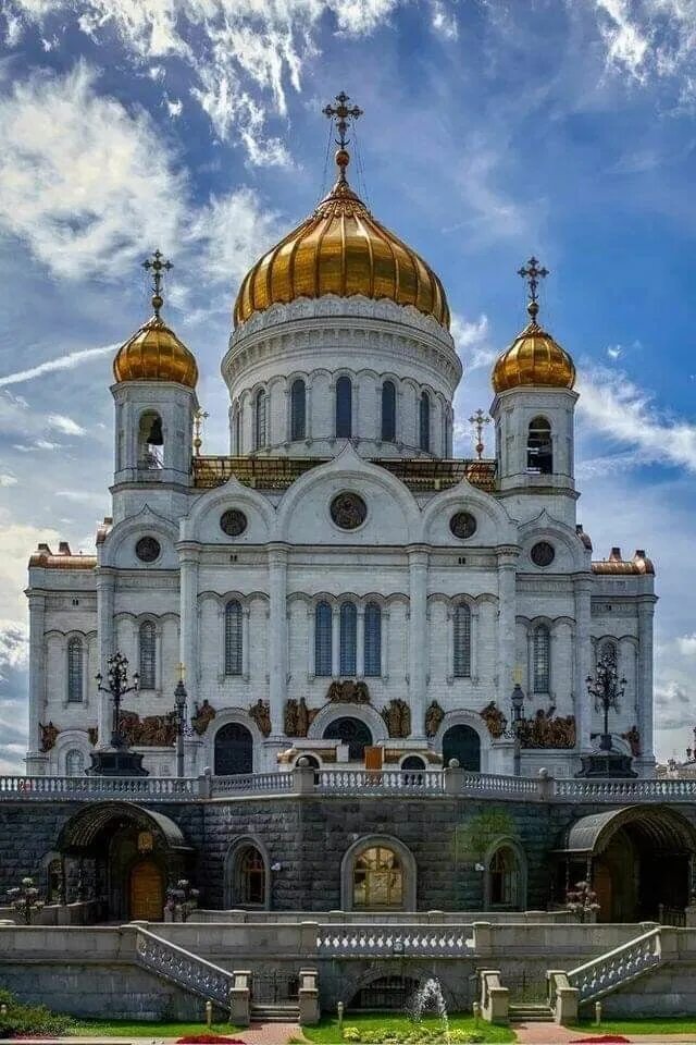 Сайт московской церкви. Кафедральный Соборный храм Христа Спасителя в Москве.