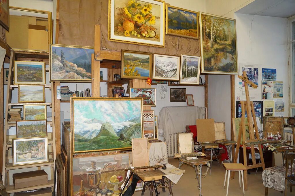 Творческие мастерские художников. Комната художника. Мастерская художника. Кончаловский петр музей. Картинные мастерские.