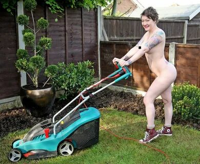 11. 4. Pippa-Lily on Naked Gardening Day 2016. 