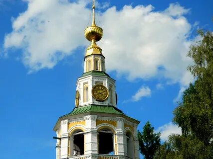 Над колокольней