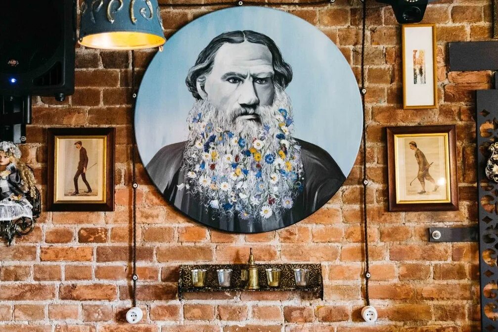 Траттория 540 красная поляна меню. Лев толстой бар липецк. Рестораны на кировке в челябинске. Толстой бар. Толстой бар.