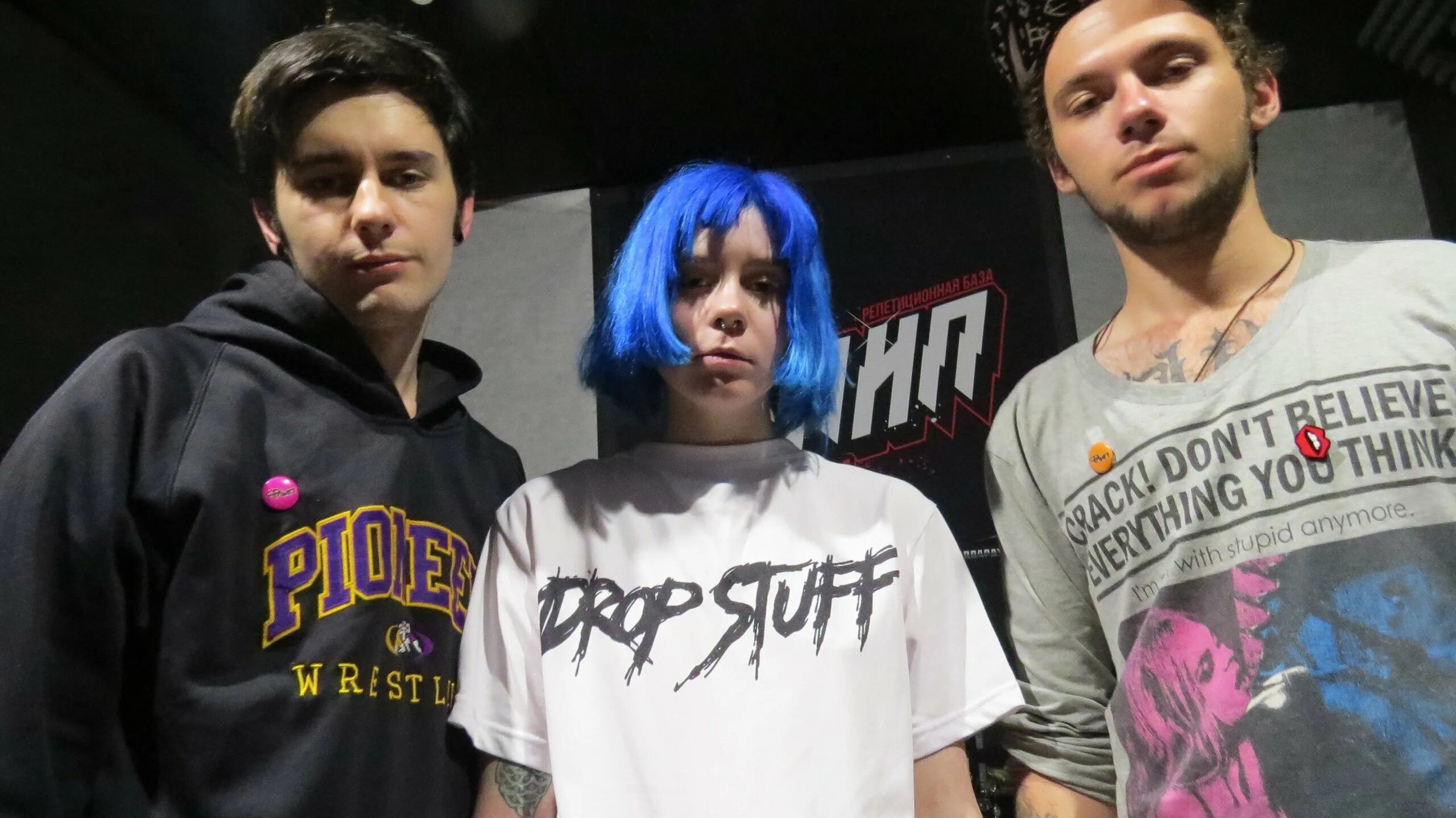 Drop stuff. Тихоня drop stuff. Тихоня drop stuff. Drop stuff группа. Metal gear solid 5 quiet.