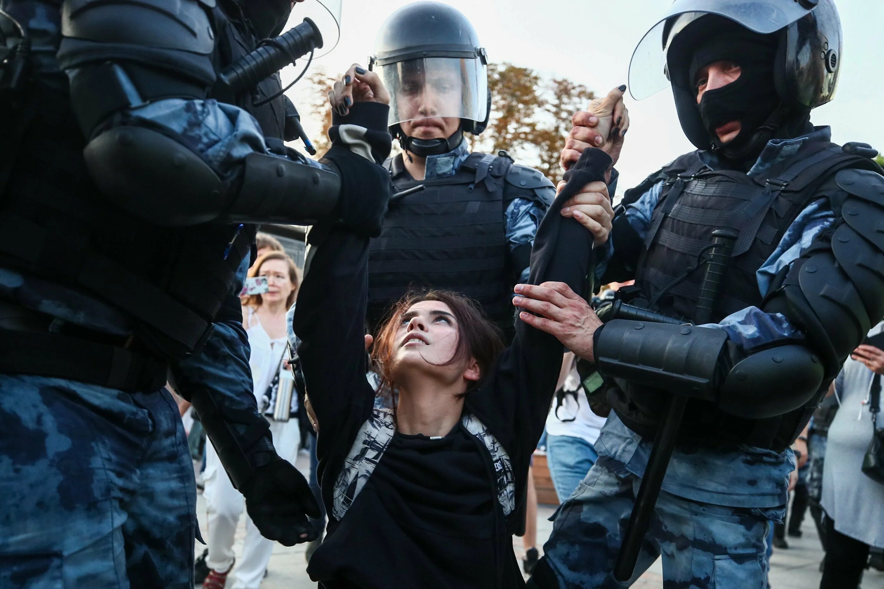 Митинг в москве человек