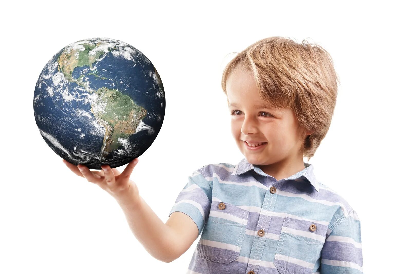 Дети земли авторы. Глобус для детей. География для детей. Глобус в руках. Человек в центре изучения географии.