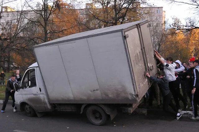 Перестрелка в бирюлево западное. Овощная база бирюлево западное. беспорядки в бирюлево 2013. овощебаза бирюлево.