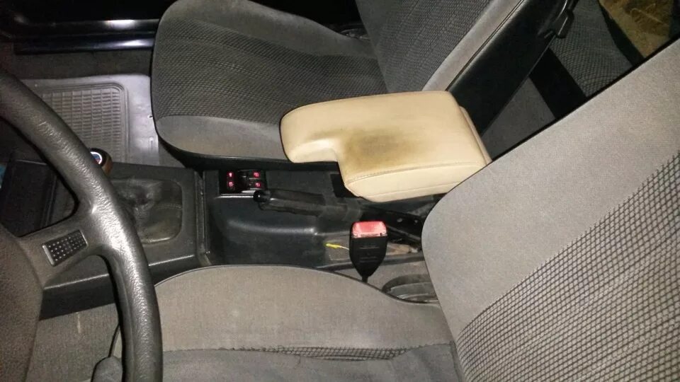 Подлокотник бмв е46. Подлокотник е46. Подлокотник бмв е46 маркет. Подстаканник в подлокотник бмв е46. Подлокотник бмв е46 маркет.