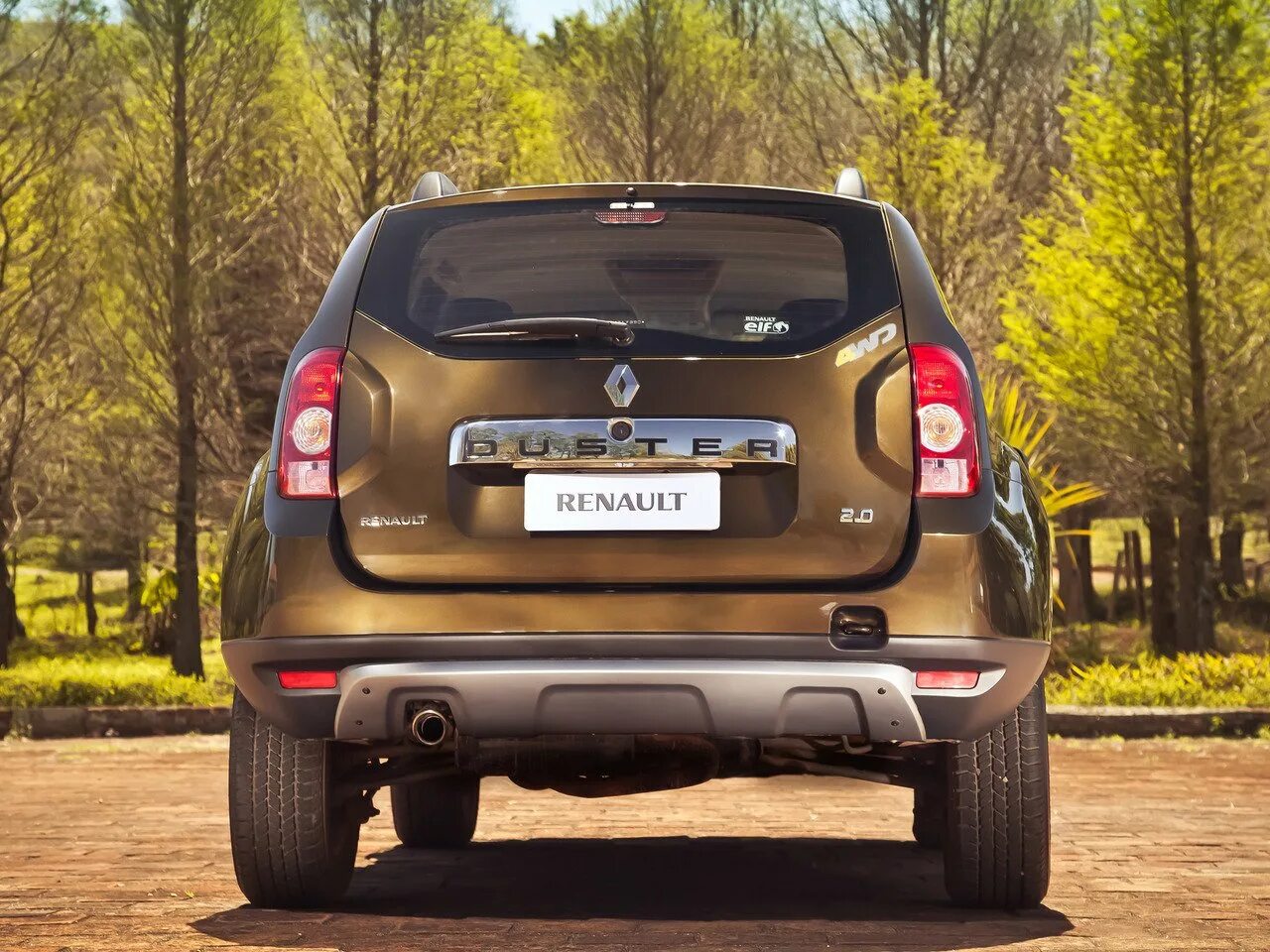 Рено задний вид. Рено Дастер 2011. Renault Duster 2010. Renault Duster 2010 сзади. Renault Duster клиренс.