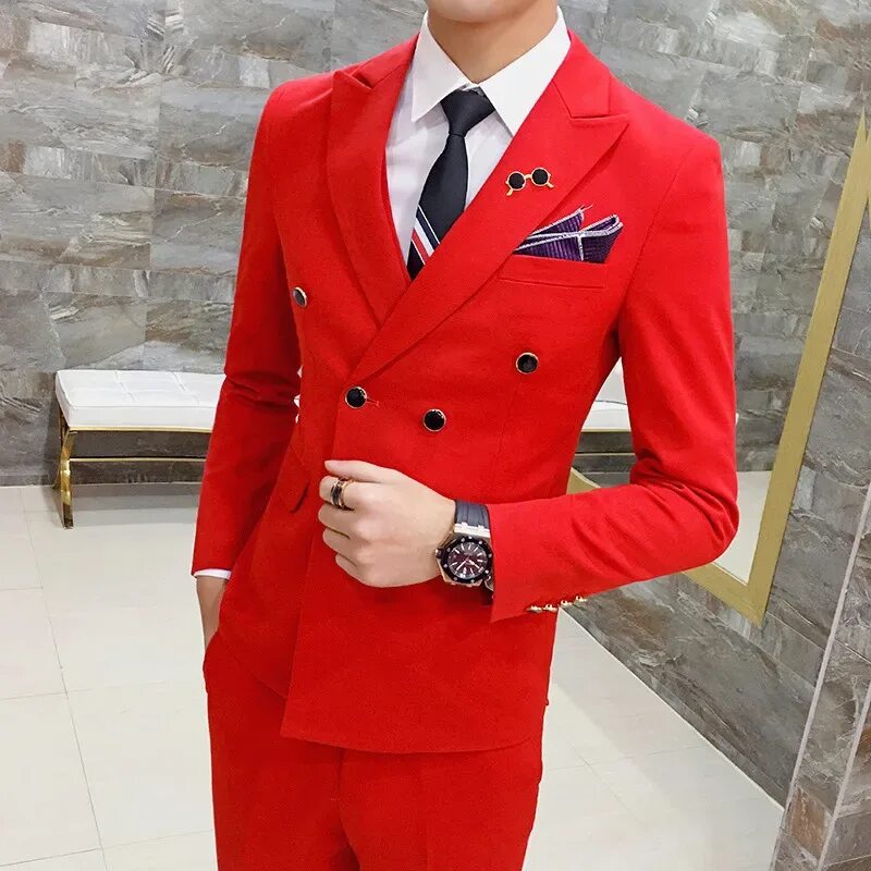 Купить красные мужской костюм. Красный костюм мужской классический. Красный деловой костюм мужской. Двубортный костюм мужской. Красный двубортный пиджак мужской.