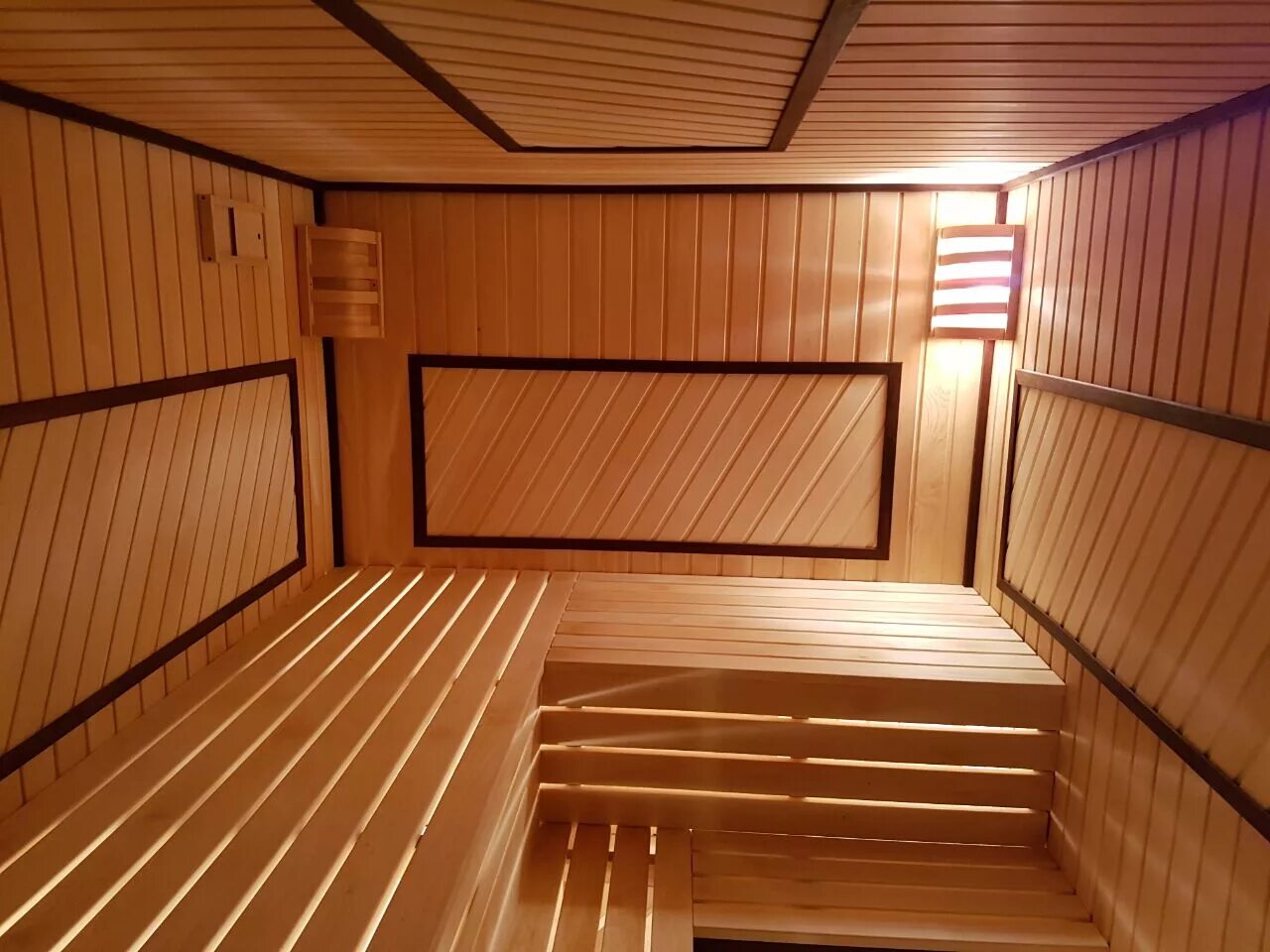 Недорогая отделка бань внутри. Отделка бани вагонкой. Как обшить баню внутри вагонкой своими руками. Баня обшитая вагонкой. Обшивка бань вагонкой.