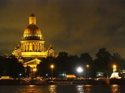 Напротив исаакиевского собора