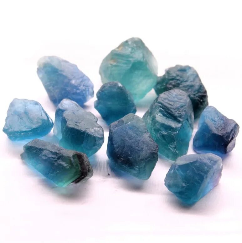Флюорит камень голубой. Флюорит камень синий. Флюорит камень необработанный синий. Обсидиан Кристалл неограненный голубой. Синий обсидиан