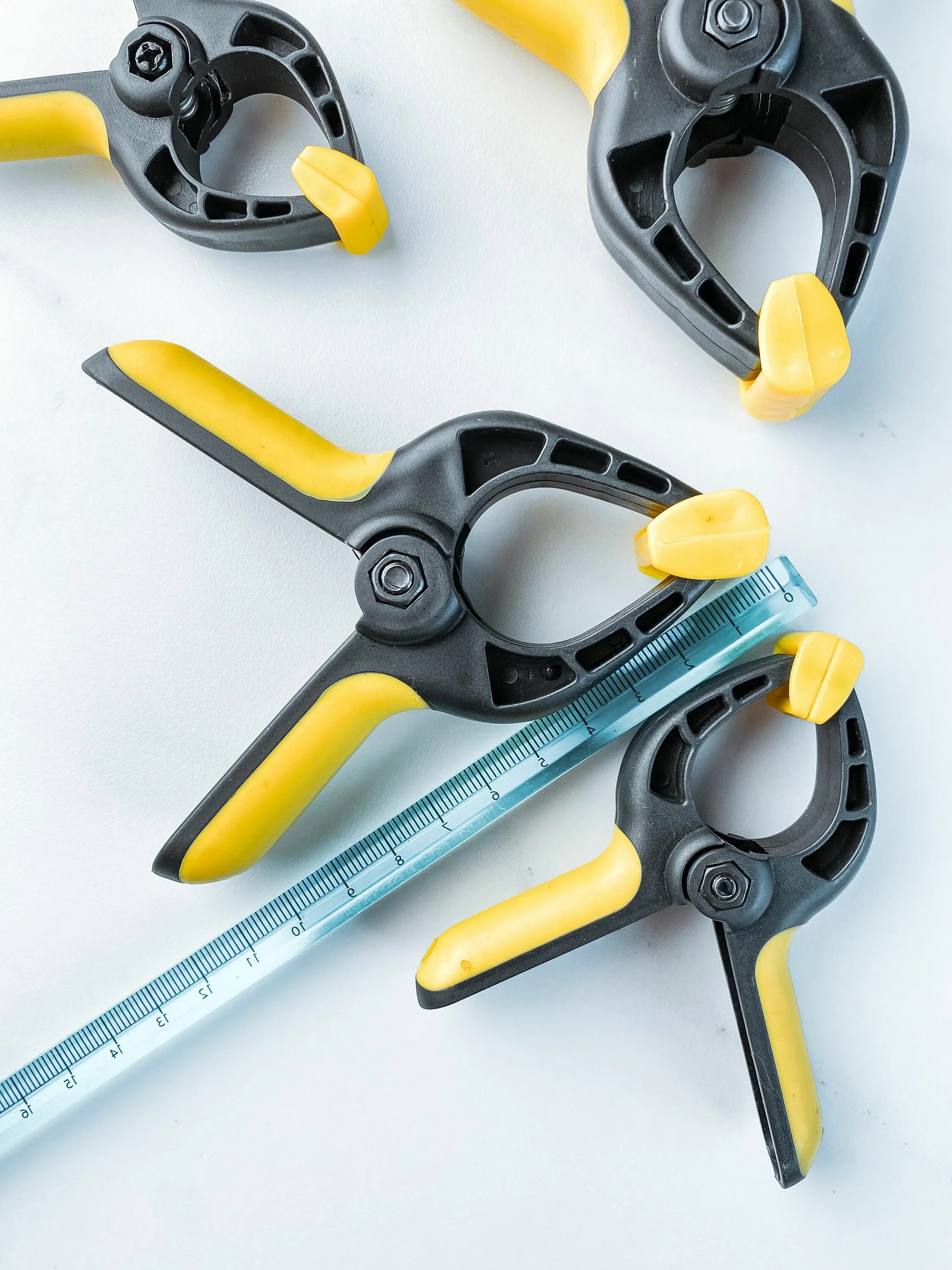 Клипса для цоколя (арт. Клипсы строительные. 530+2k размеры в мм. Пластиковые заклепки застежка нажимной зажим крепежные. Клипсы ветровиков тойота.