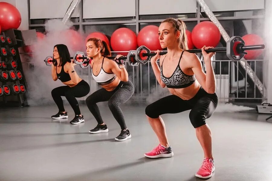 Хот айрон реклама. Что такое hot iron в фото. Платинум нефтеюганск. Тренер hot iron. Hot iron тренировка что это.