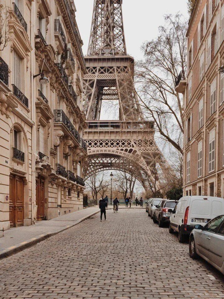 Paris t. Отель в париже eiffel tower. Эйфелева башня в париже. Эйфелева башня в париже -столице франции. Франция париж.