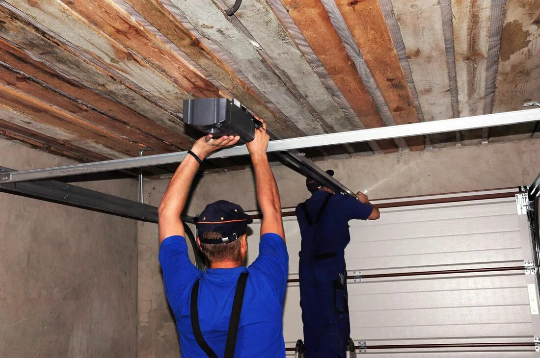 Мастер сделать потолок. Garage door opener installation. garage door opener repair. потолок в гараже. подвесной потолок в гараже.
