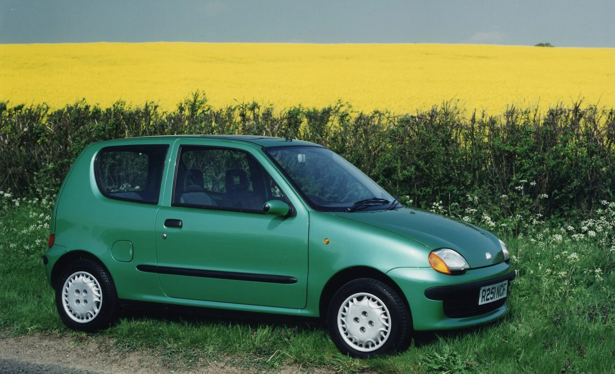 Куплю автомобиль фиат. Фиат Сейченто. Фиат Seicento 1998. Фиат Сейченто 1997. Fiat Seicento Sporting.