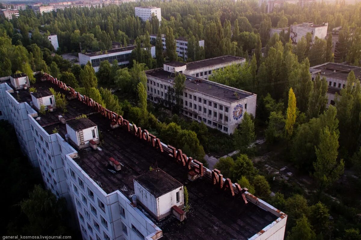 Chernobyl zone. Зона отчуждения Чернобыльской АЭС. Чернобыль зона ЧАЭС. Зона отчуждения Чернобыль станция Припять. Чернобыль зона отчуждения снимки.