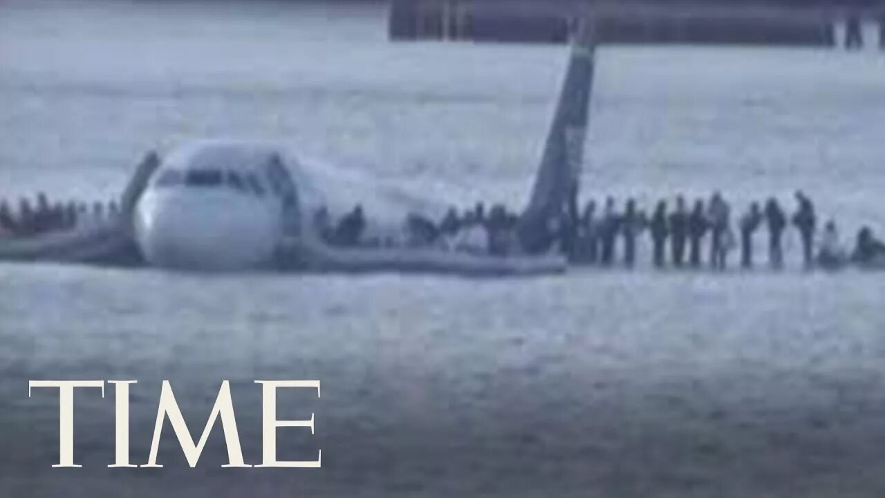 Us Airways Flight 1549. Flight 1549 Hudson River ditching Jan 15 2009. Hudson River crash. Аварийная посадка a320 на Гудзон.