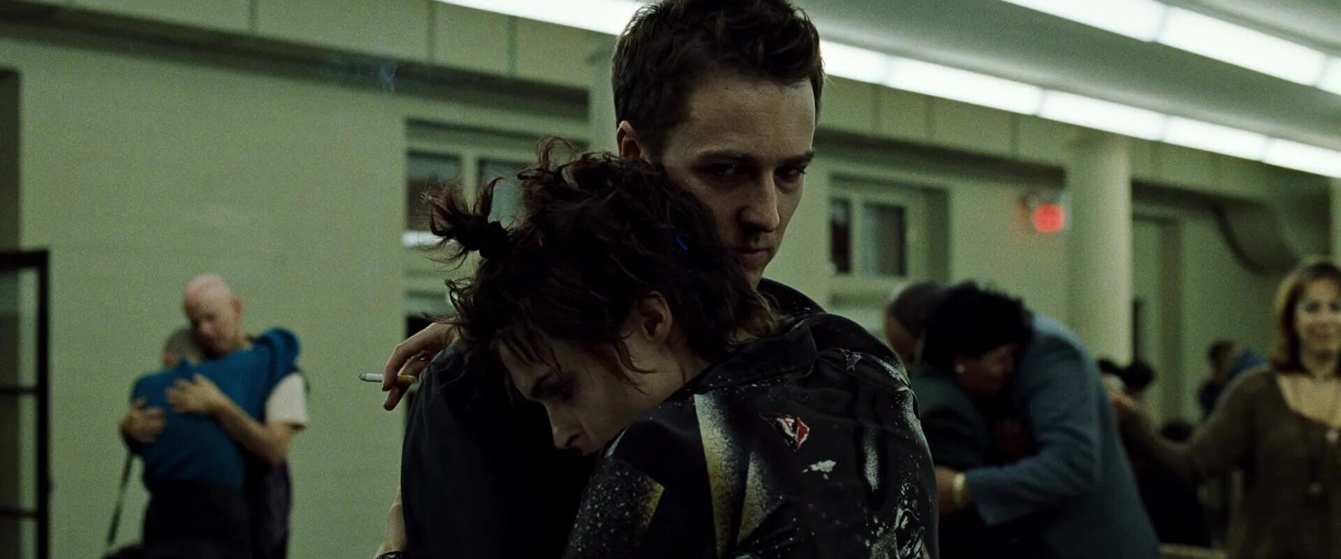 Тайлер дерден и эдвард нортон. Мир бойцовского клуба. Бойцовский клуб дэвида финчера. Тайлер дерден бойцовский клуб кадры из фильма. Роберт полсон из фильма бойцовский клуб.