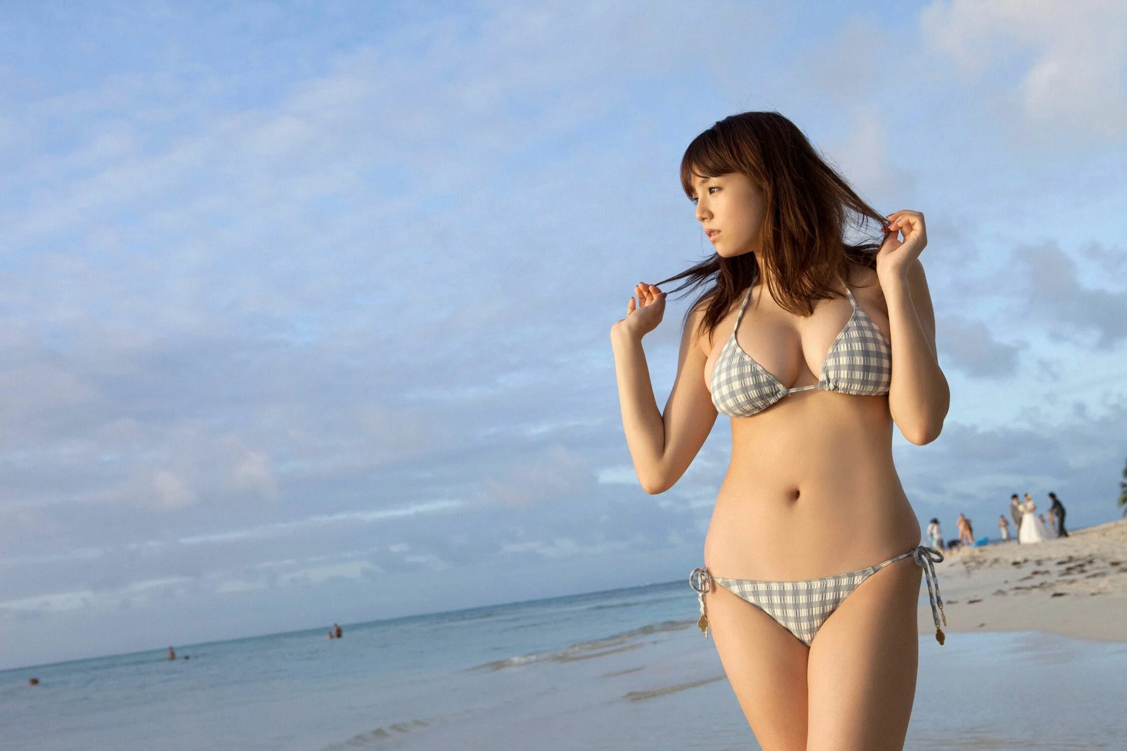 Shinozaki ai в купальнике. Ai Shinozaki 14 в купальнике. Ai Shinozaki 2017. Азиатка снизу