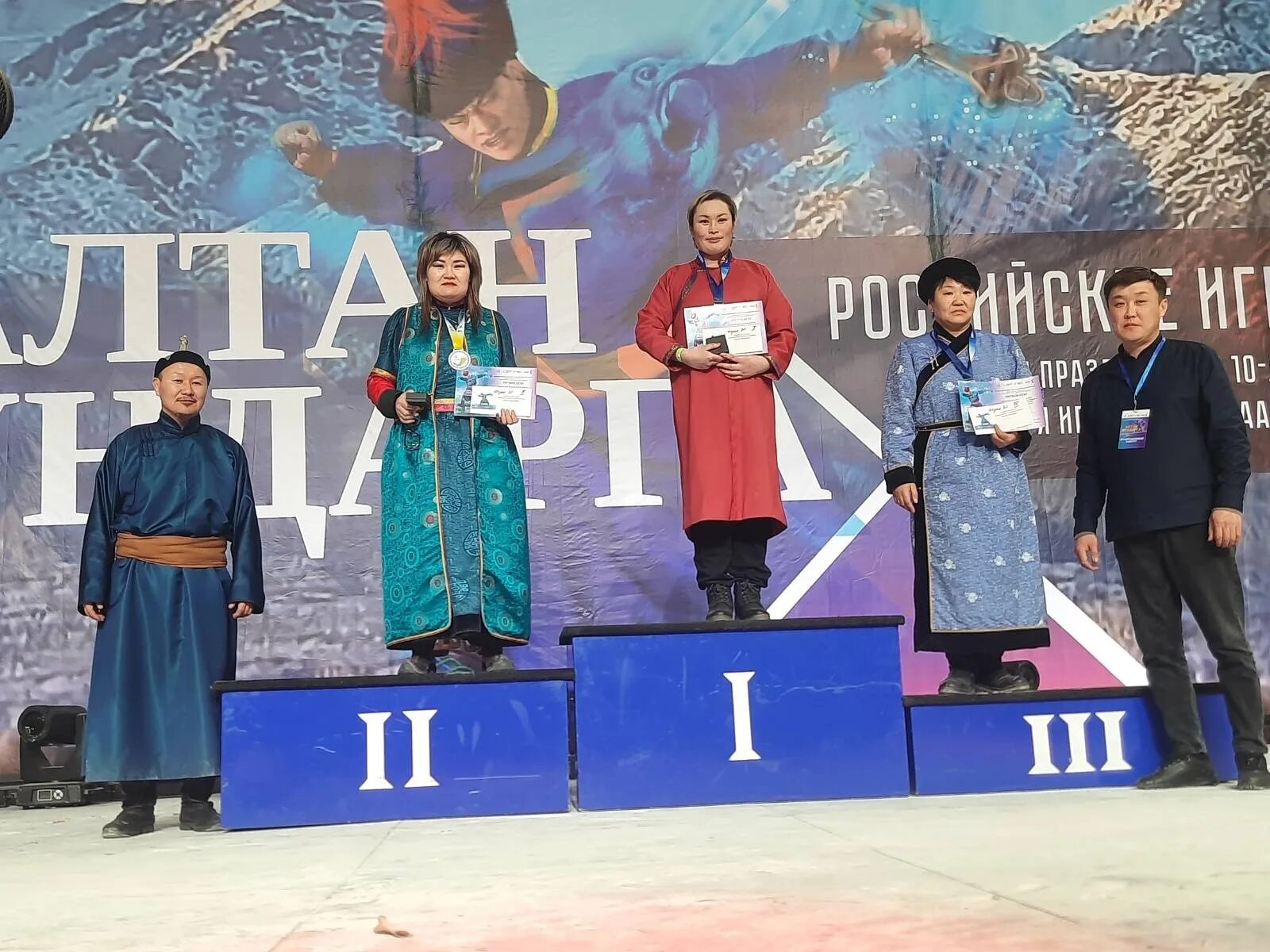 Алтан мундарга фото. Алтан мундарга гора. Алтан мундарга фестиваль. Алтан мундарга фестиваль. Алтан мундарга фестиваль.