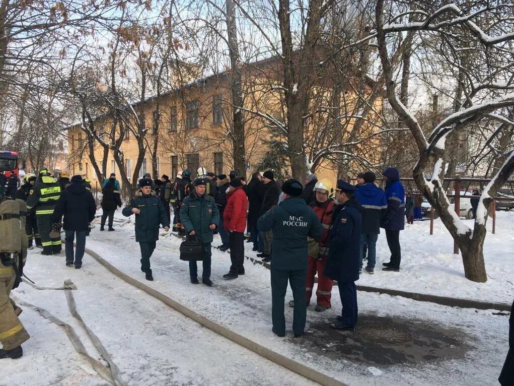 Главные новости калуги и области. Пожар в Калуге 21.12.2022. Калуга люди на улице. Калуга пожар на улице Луканиных магазин. Улица моторная Калуга.