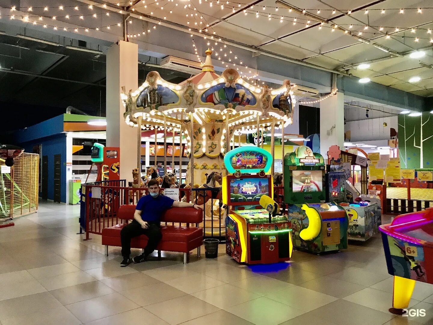 Континент новосибирск троллейная развлечения для детей. Развлекательный центр 5 континентов благовещенск. Континент развлекательный центр для детей. Континент развлекательный центр. Континент развлекательный центр.