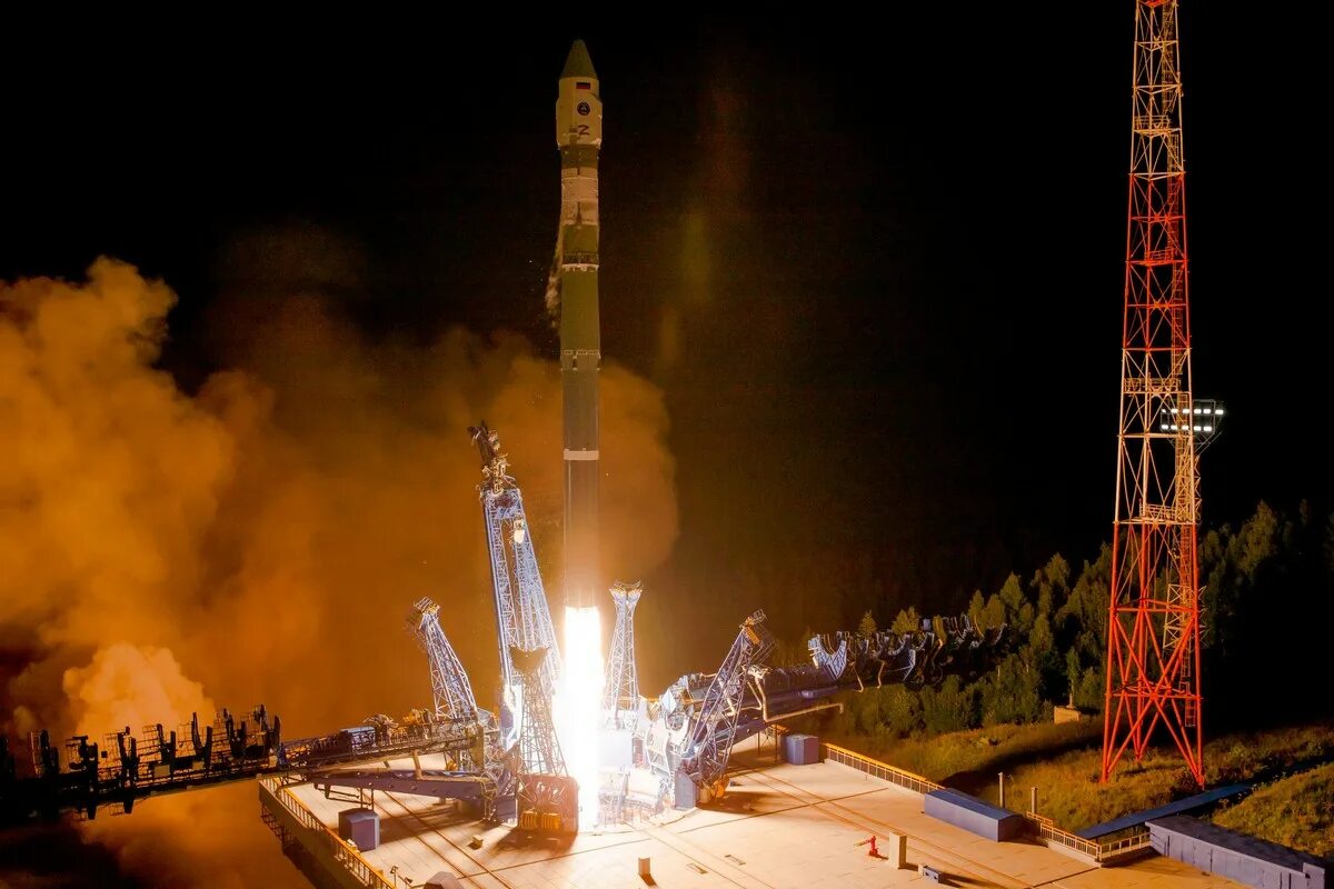 Российская ракета на территории. Рс-28 сармат. Ракета союз. Союз ракета-носитель. Союз 2.
