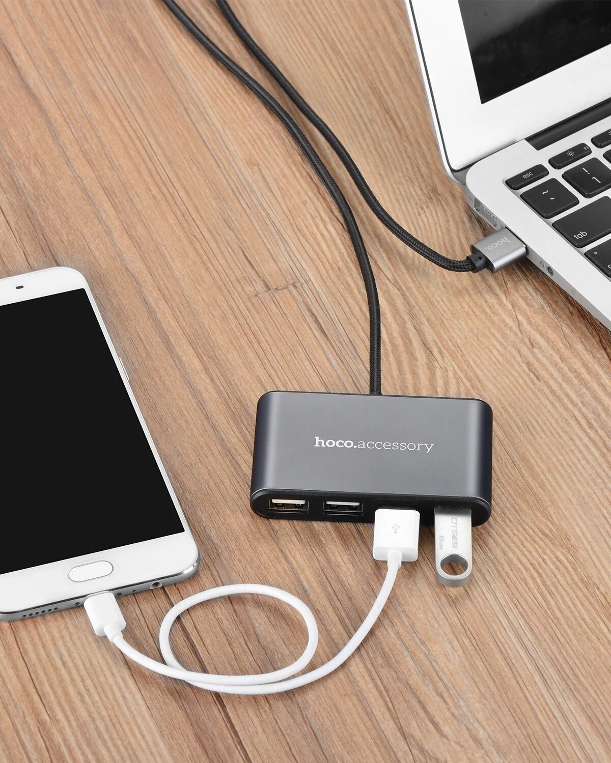 Днс usb c. Юсб хаб для макбук. USB Hub 4 Port Hoco. Apple Hub. УСБ хаб для макбука фото.