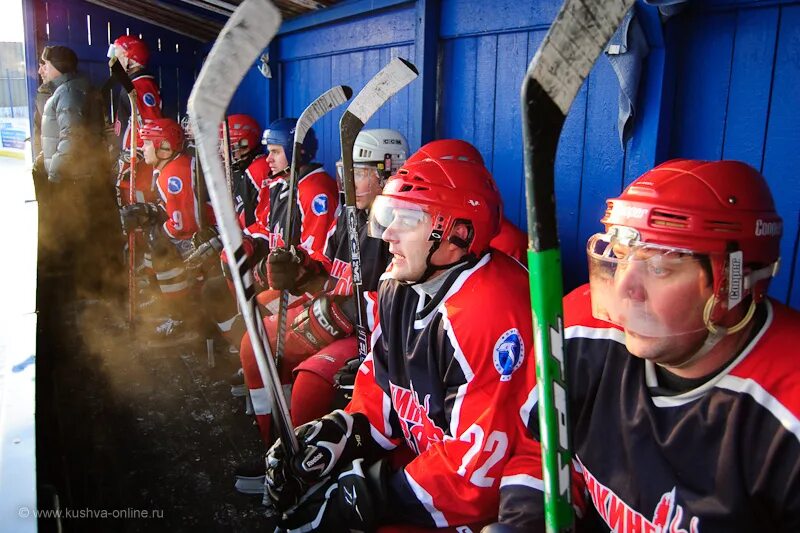 Горняк кушва 2013. Горняк (хоккейный клуб, рудный). Золотая шайба. Горняк кушва. Хк горняк кушва логотип.