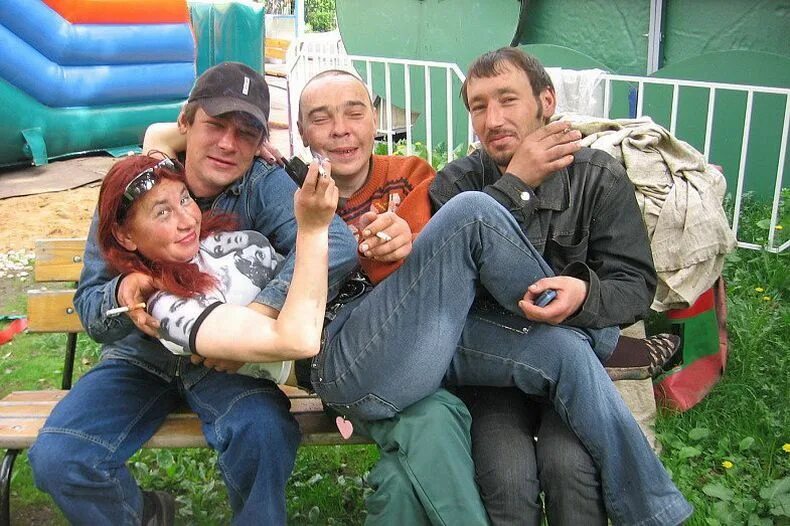 Четыре алкоголика. Четыре алкоголика. Четыре алкоголика. Четыре алкоголика. Четыре алкоголика.