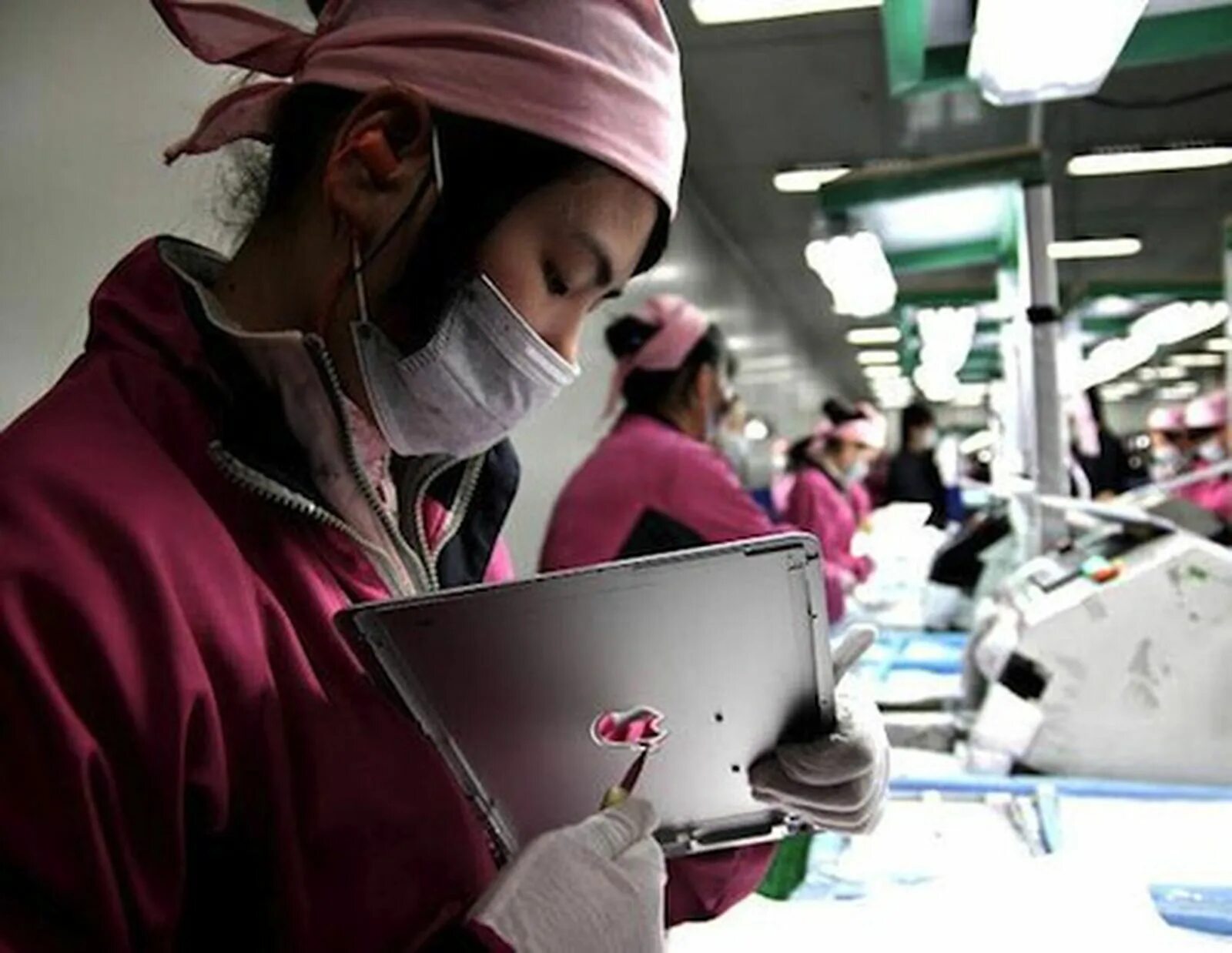 Где собирают телефоны. Завод Фоксконн в Китае. Фабрика Foxconn в Китае. Apple Factory Foxconn. Foxconn iphone.