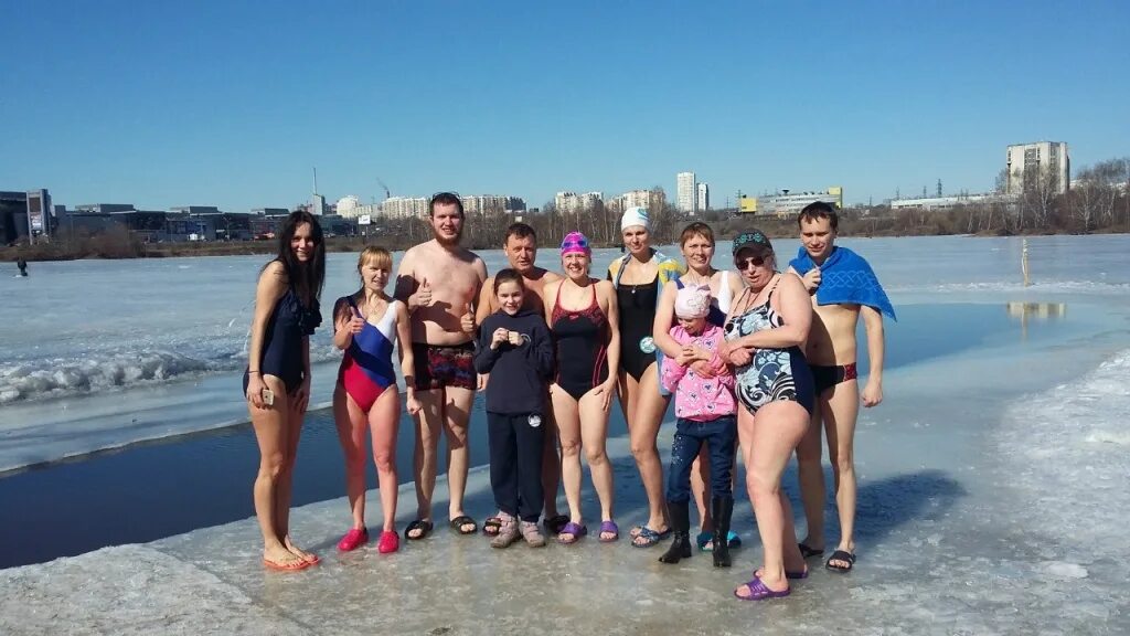 Голая киевлянка закаляется в днепре. Моржи столицы в строгино. Клуб моржей строгино. Владимир жириновский открытие купального сезона. Моржи столицы.