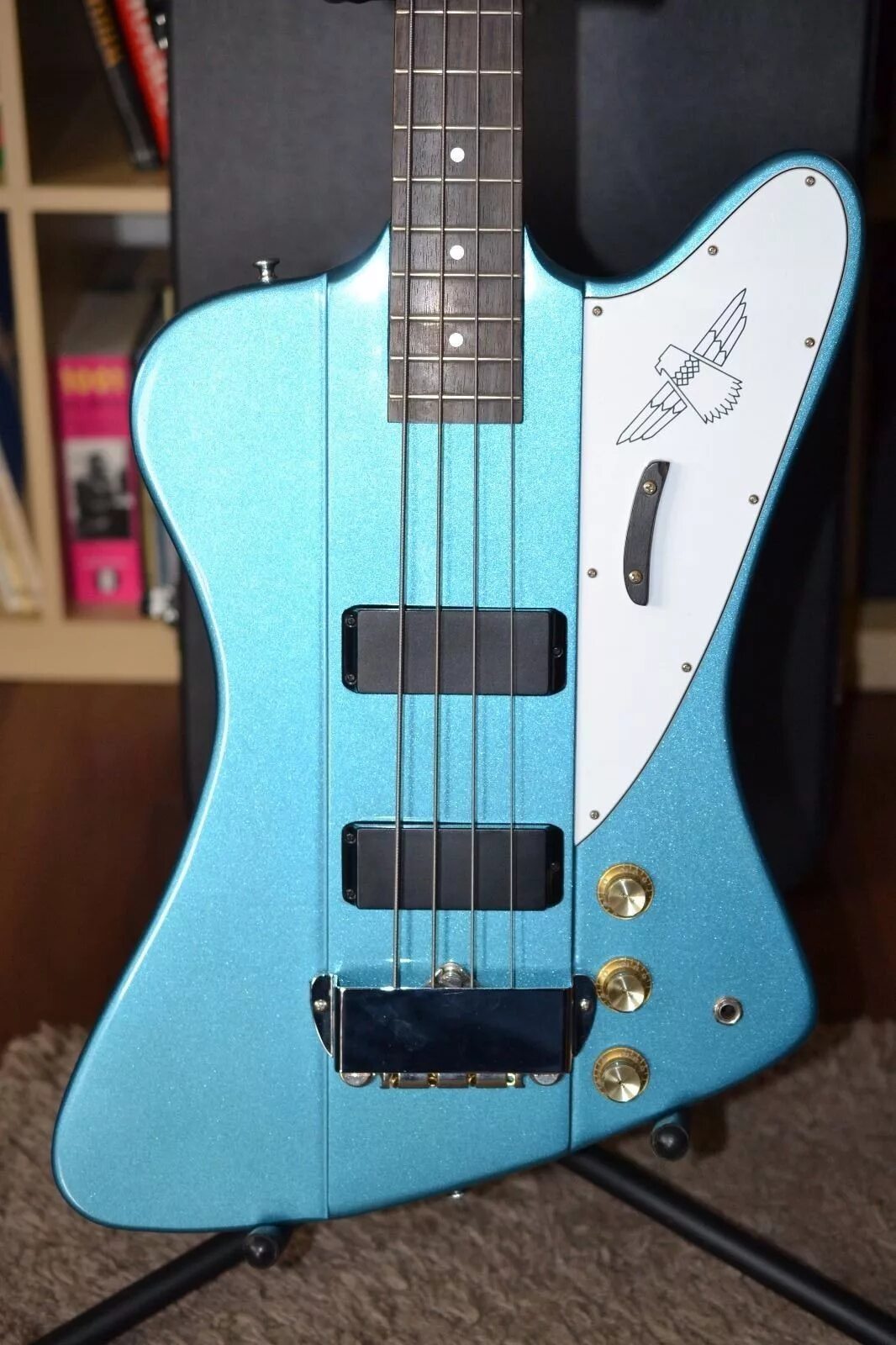 Epiphone Thunderbird Bass. Бас гитара Thunderbird. Epiphone Thunderbird Blue. Бас гитара Epiphone голубая.