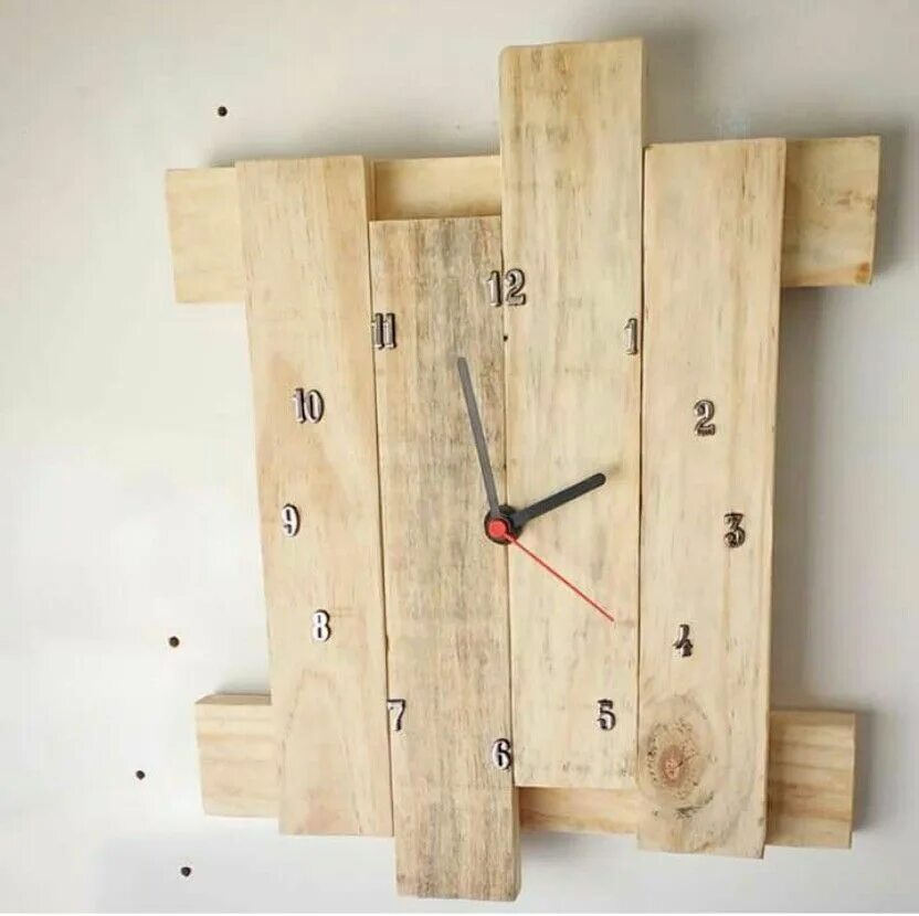 Самодельные настенные. Часы из дерева. Часы настенные деревянные. Необычные деревянные часы. Часы из деревянных реек.