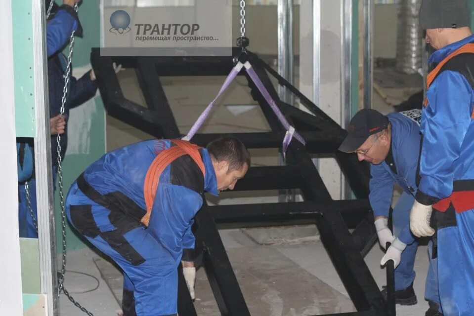 Стропальщик на стройке. Грузчики такелажники. Такелаж станков и оборудования. Такелаж оборудования. Такелажные работы.