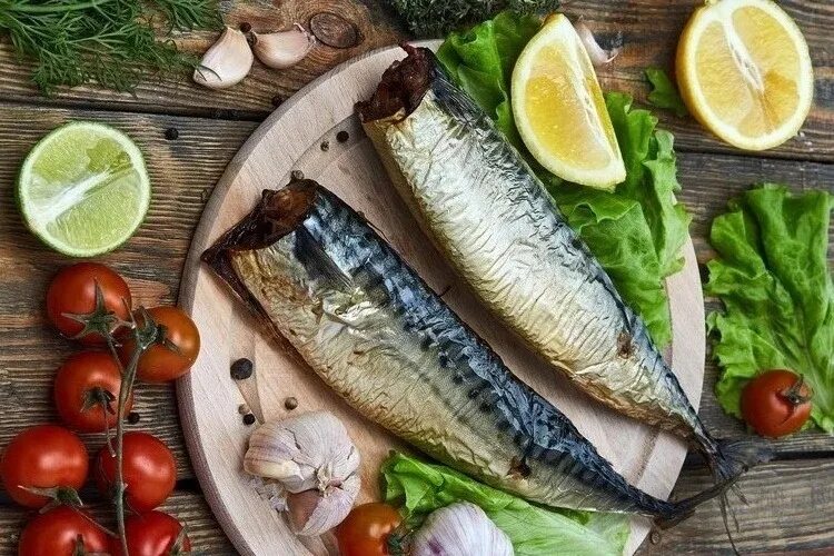 Копченая рыба скумбрия. Рыба скумбрия копченая. скумбрия горячего копчения. скумбрия холодного копчения. скумбрия горячего и холодного копчения.