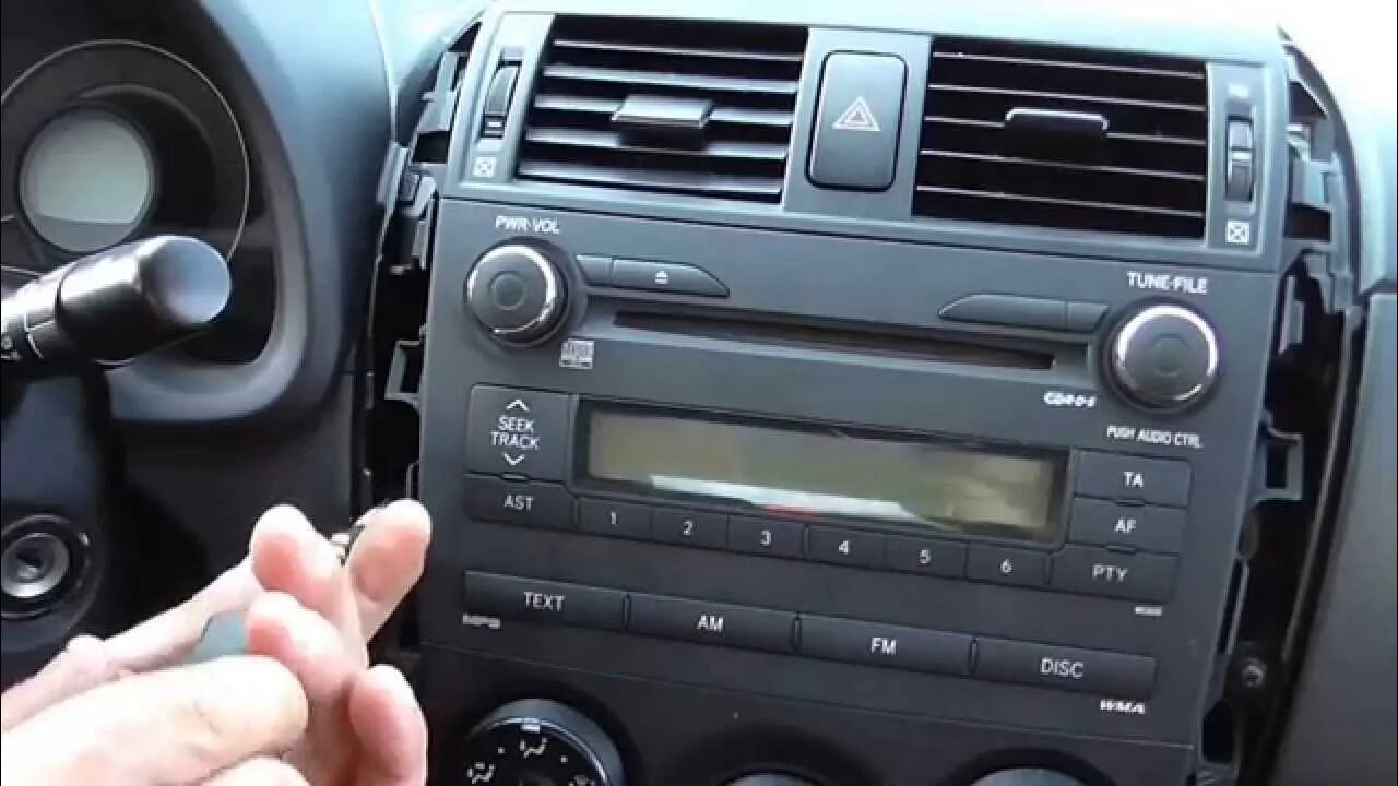 Магнитола работает музыка не играет. Toyota corolla 150 магнитола usb. toyota corolla 150 bluetooth. магнитола тойота королла 2008 года. toyota auris 2008 магнитола.