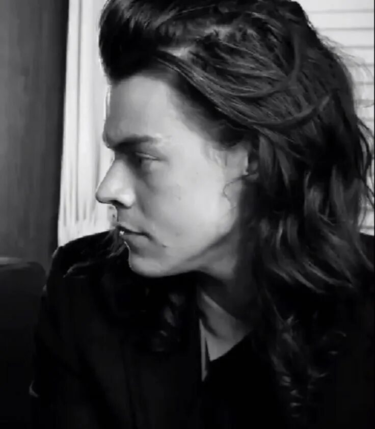 Dad harry. Harry styles long hair. harry styles hair. harry styles gif. harry styles angry.