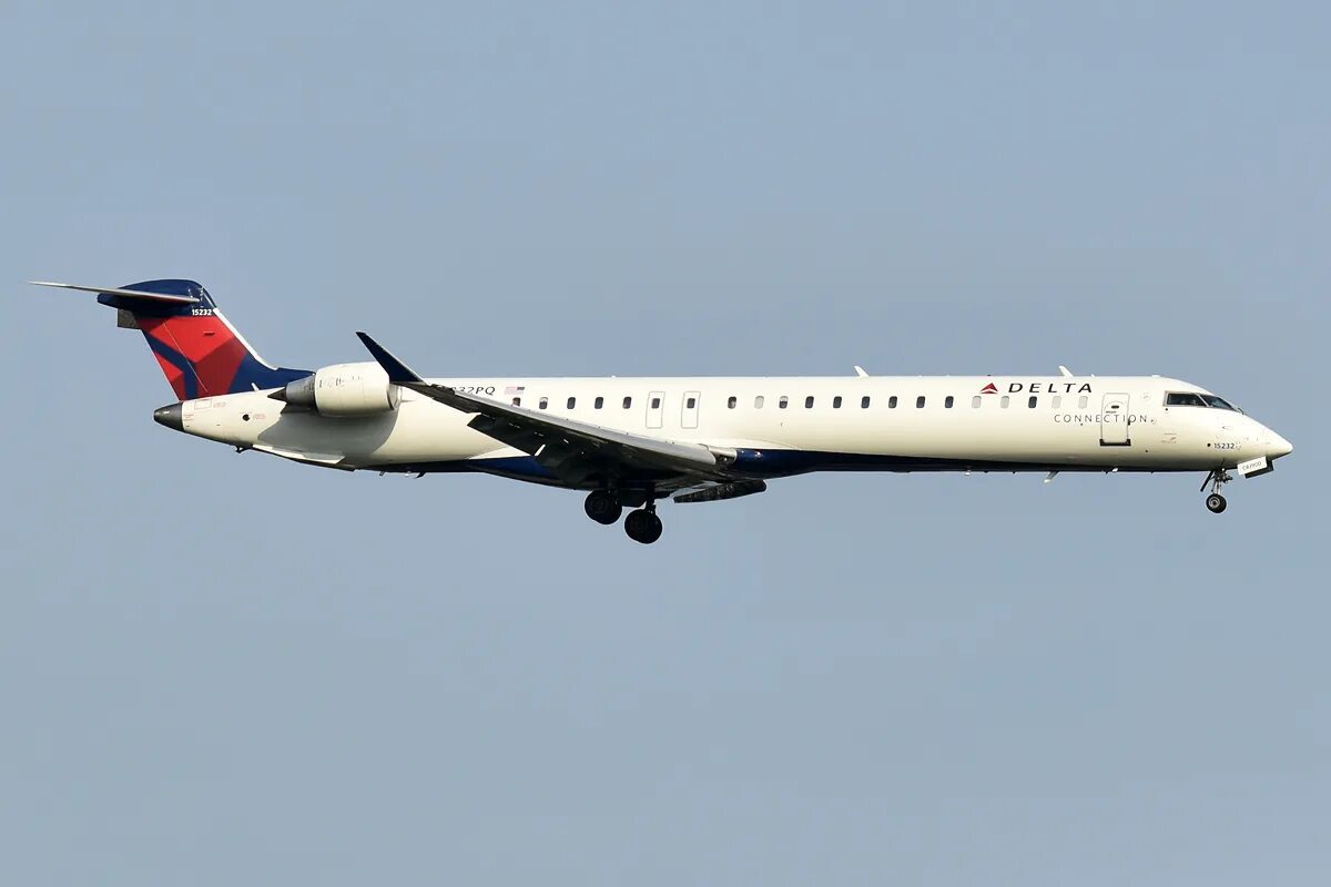 Mitsubishi crj-200er салон. Mitsubishi crj-200er самолет. Mitsubishi crj-900lr. Bombardier crj200. Mitsubishi crj-200er.