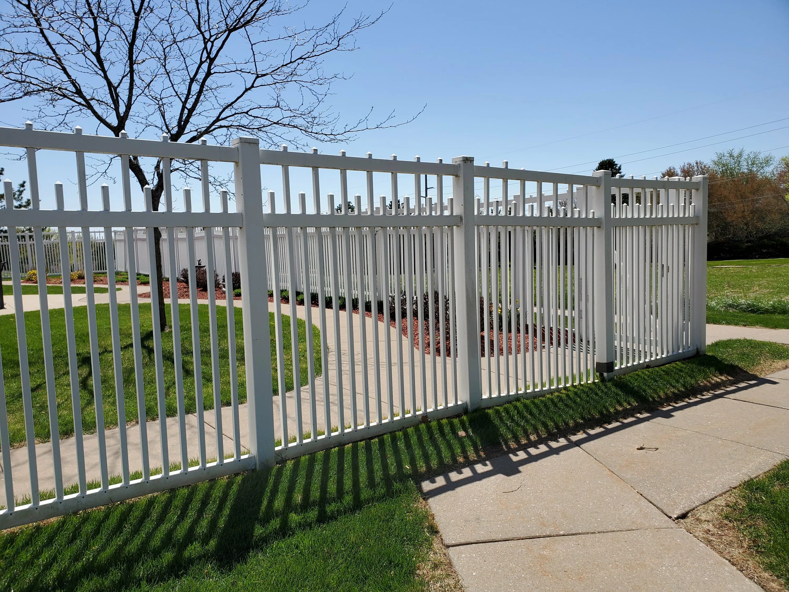 Grand fence. Ornamental iron fencing install. 5 3мм ral6005. Сетка заборная 3d оц ппк 2,03х2,5м. Заборы в сша.